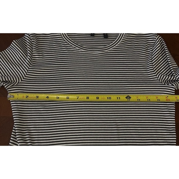 Theory Button-Hem Long-Sleeve Tee in Striped Stretch Knit Size L - Picture 5 of 8